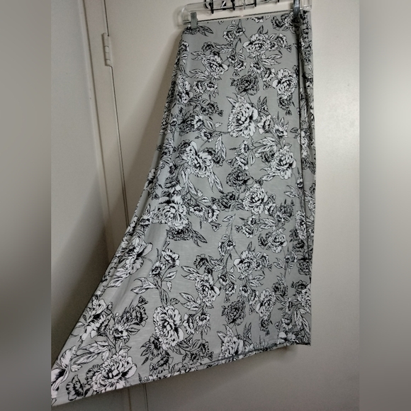J. Jill Dresses & Skirts - J. Jill (Size L) Gray Multicolor Floral Stretch Pull-on Midi/Maxi Skirt